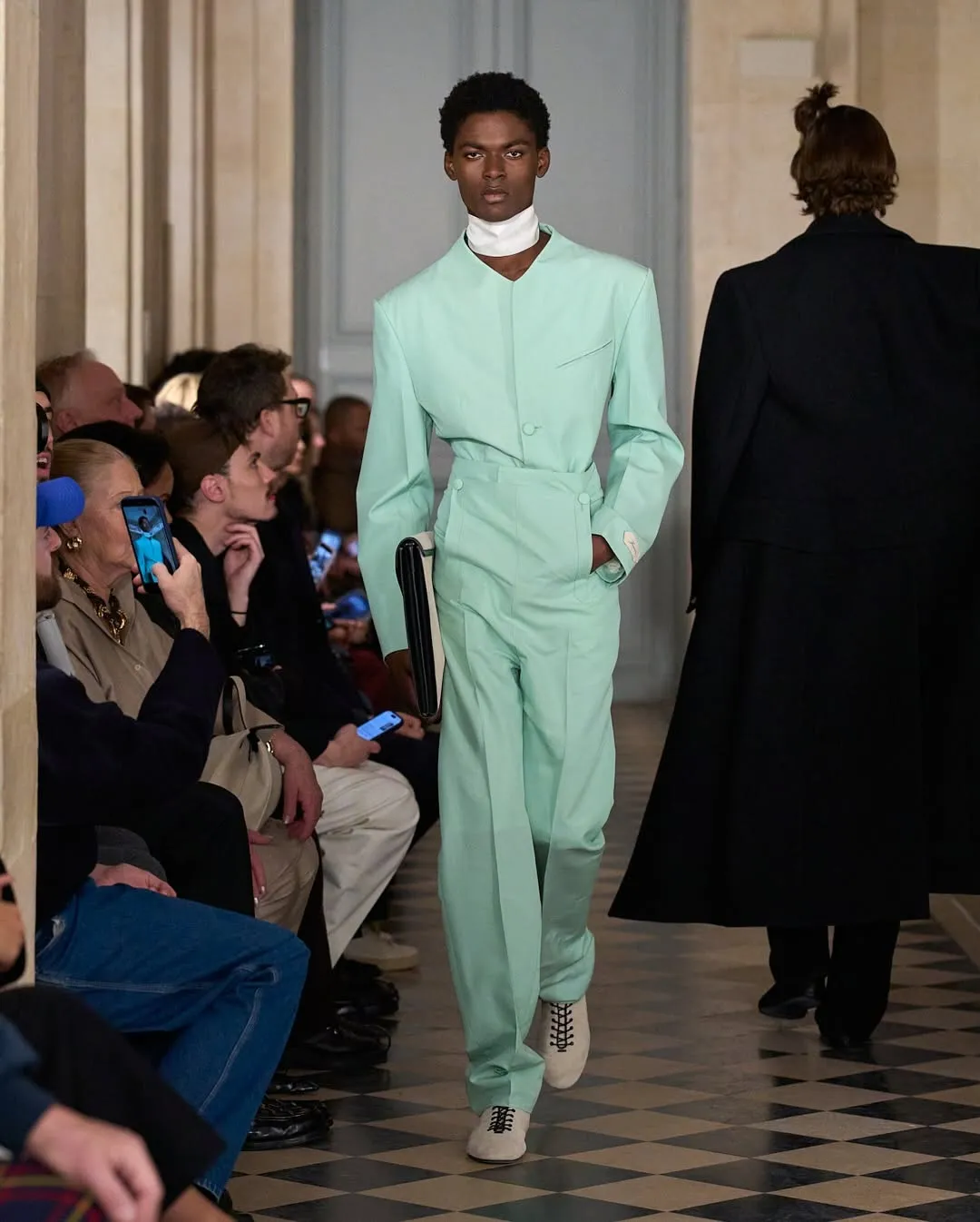 Jacquemus Centers Art-Historical Prestige Through Le Palmier Show Assets - Image 13