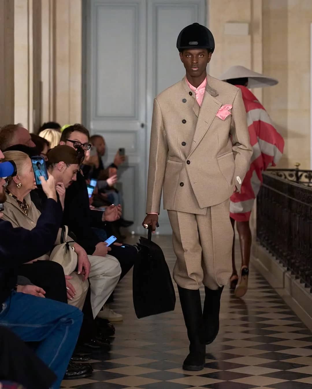Jacquemus Centers Art-Historical Prestige Through Le Palmier Show Assets - Image 7