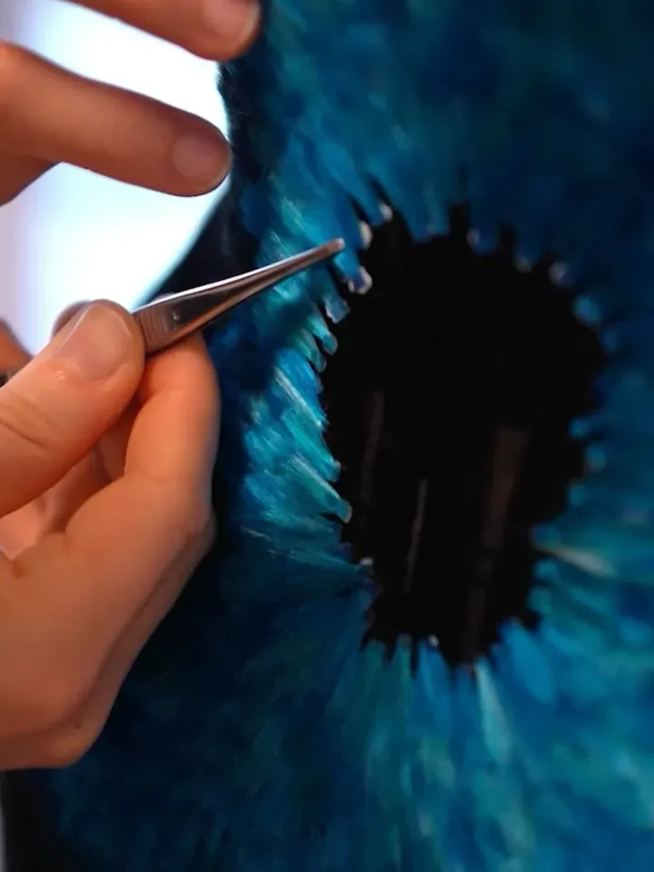 Schiaparelli Spotlights Ateliers Through Zendaya’s 8,000-Hour Blue Couture Look - Image 2