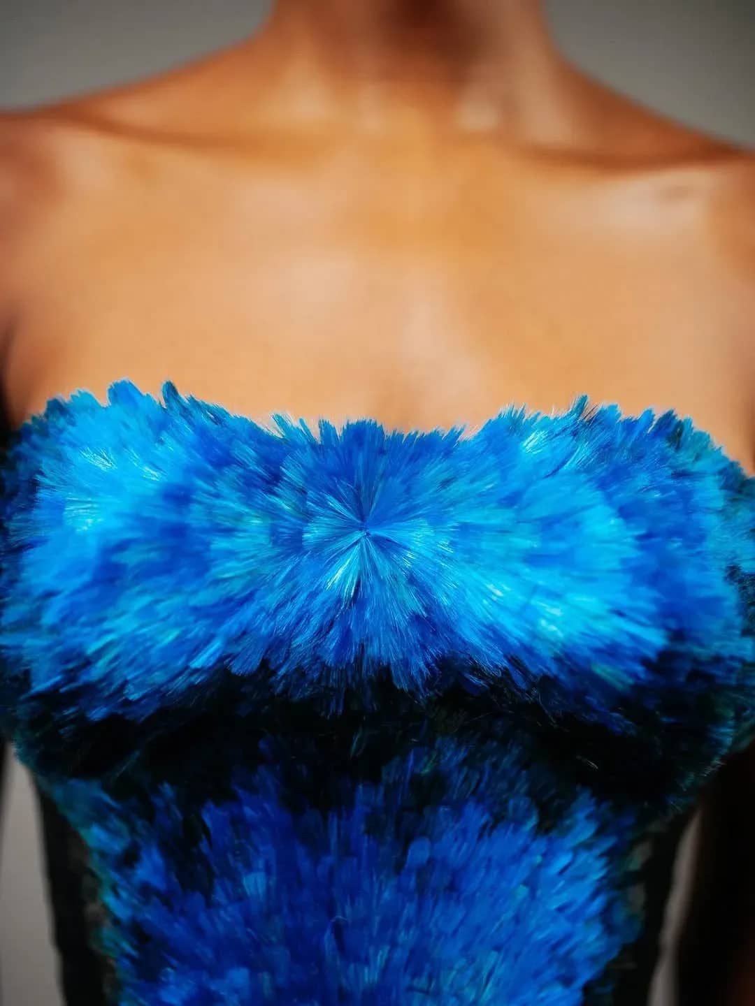 Schiaparelli Spotlights Ateliers Through Zendaya’s 8,000-Hour Blue Couture Look - Image 11