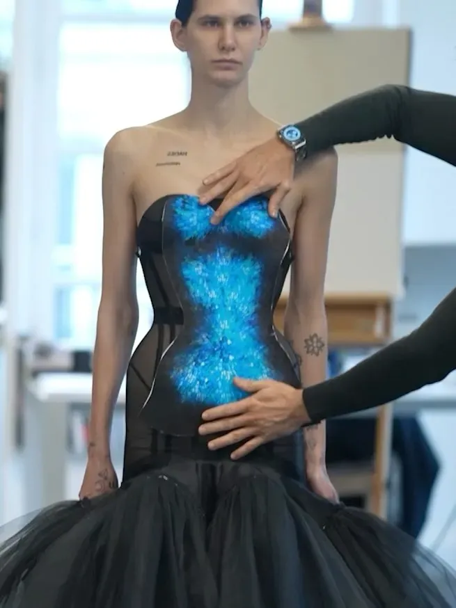 Schiaparelli Spotlights Ateliers Through Zendaya’s 8,000-Hour Blue Couture Look - Image 8