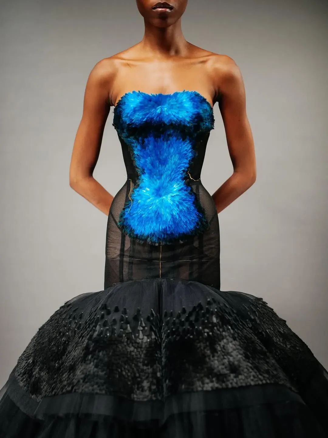 Schiaparelli Spotlights Ateliers Through Zendaya’s 8,000-Hour Blue Couture Look - Image 10