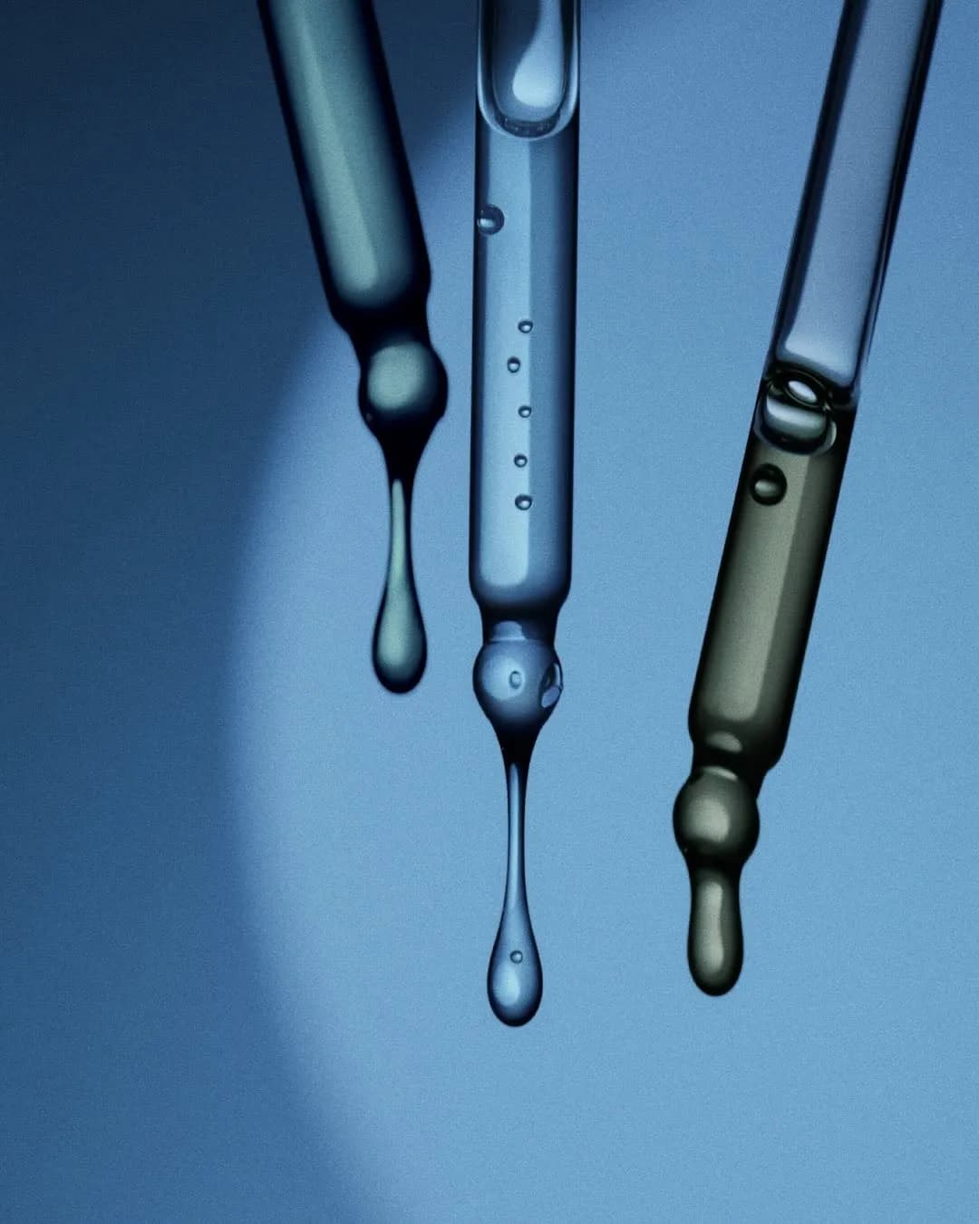 For renewed, replenished, resilient skin.
Each droplet of new Resolute Facial Concentrate carries within it a potent, skin-supportive Retinoid, barrier-reinforcing Squalane and comforting Cedar Atlas—all working in unison to help expedite the skin’s natural surface renewal and enhance its resilience. 